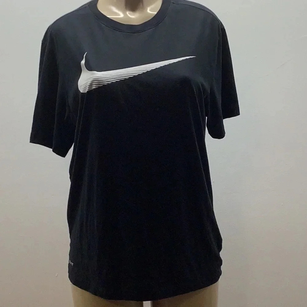 Nike dri fit tee size medium Preowned